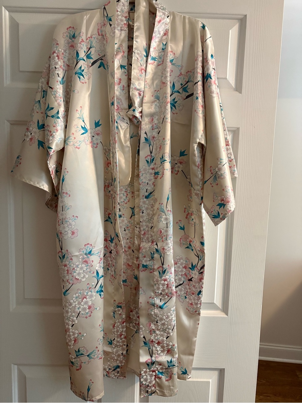 Silk-Feel Floral Kimono Jacket in Cream with Pink Blossoms